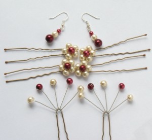 Parure mariage ivoire et bordeaux Epingles à cheveux et boucles d'oreilles ivoire et bordeaux