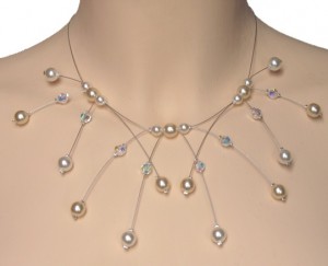 Collier mariage personnalisé en blanc, ivoire, cristal irisé