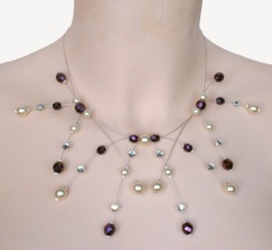 collier mariage ivoire et violet irisé