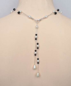 Bijou_de_dos_noir_et_blanc