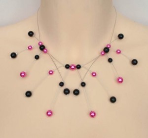 Collier_mariage_perles noir_et_fuchsia