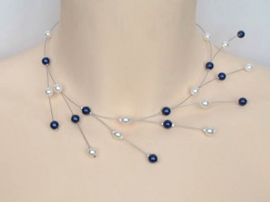 Collier_mariage_blanc_et_bleu_marine
