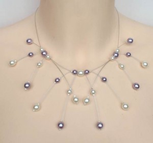 Collier_mariage_blanc_cassé_et_parme