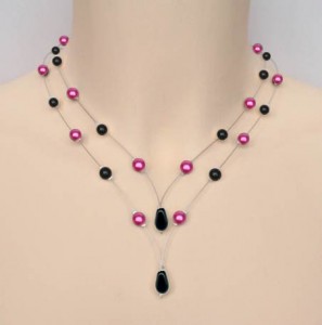 Collier_mariage_noir_et_fuchsia