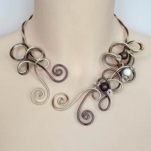 Collier_mariage_aluminium_chocolat_or_perles