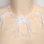 Collier_mariage_blanc_cristal_fleurs_plumes