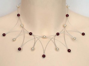 Collier_mariage_ personnalisé_ivoire_et_bordeaux