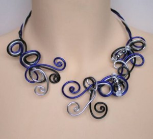 collier_aluminium_noir_bleu_argent