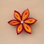 Pince_a_cheveux_fleur_kanzashi_rouge_orange_jaune