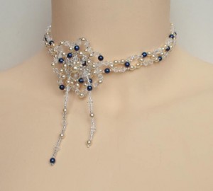 Collier_mariage_en_ivoire_bleu et cristal de Swarovski