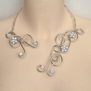 Collier_champagne_argent_+_strass_+_fleur