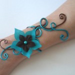 Bracelet_aluminium_chocolat_et_turquoise_+_fleurs