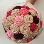 Bouquet_de_mariee_satin_ivoire_rose_bordeaux