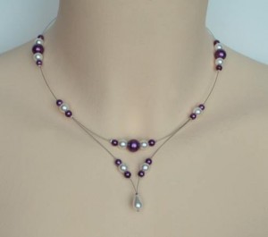 Collier_personnalisé_en_blanc_et_violet