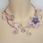 Collier_mariage_argent_rose_fleur_rose_gris