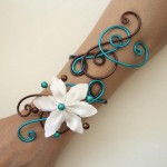 Bracelet_mariage_chocolat_turquoise_fleur_blanche