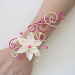 Bracelet_mariage_sable_fuchsia_fleur_ivoire