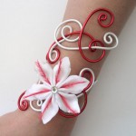 Bracelet_mariage_fleur_blanc_et_rouge