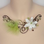 Collier_mariage_vert_anis_et_chocolat_fleur_plume