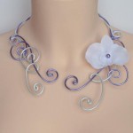 Collier_blanc_parme_orchidée