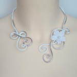 Collier_blanc_argent_fleur