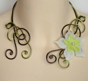 Collier personnalisé en chocolat et vert anis